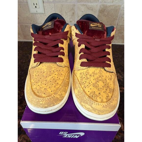 Nike SB Dunk Low "City Of Cinema" Sz 7M/8.5W Brand New (Broken Box/Missing Lid) - Picture 2 of 5